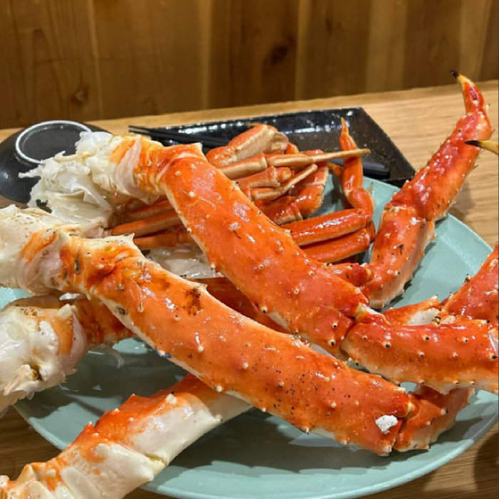 Flash-Frozen Excellence:Super Colossal Russian King Crab Legs